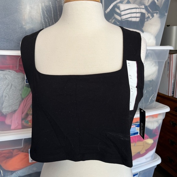 Cropped Tank - Picture 1 of 6